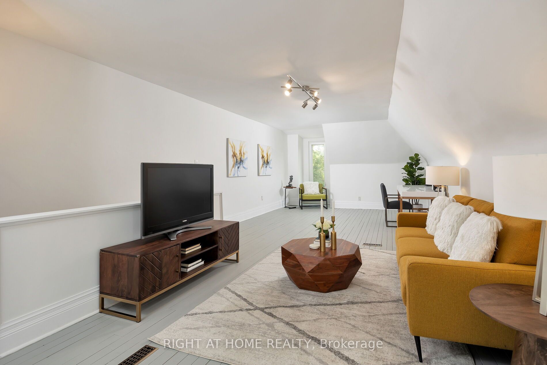 140 Riverdale Ave