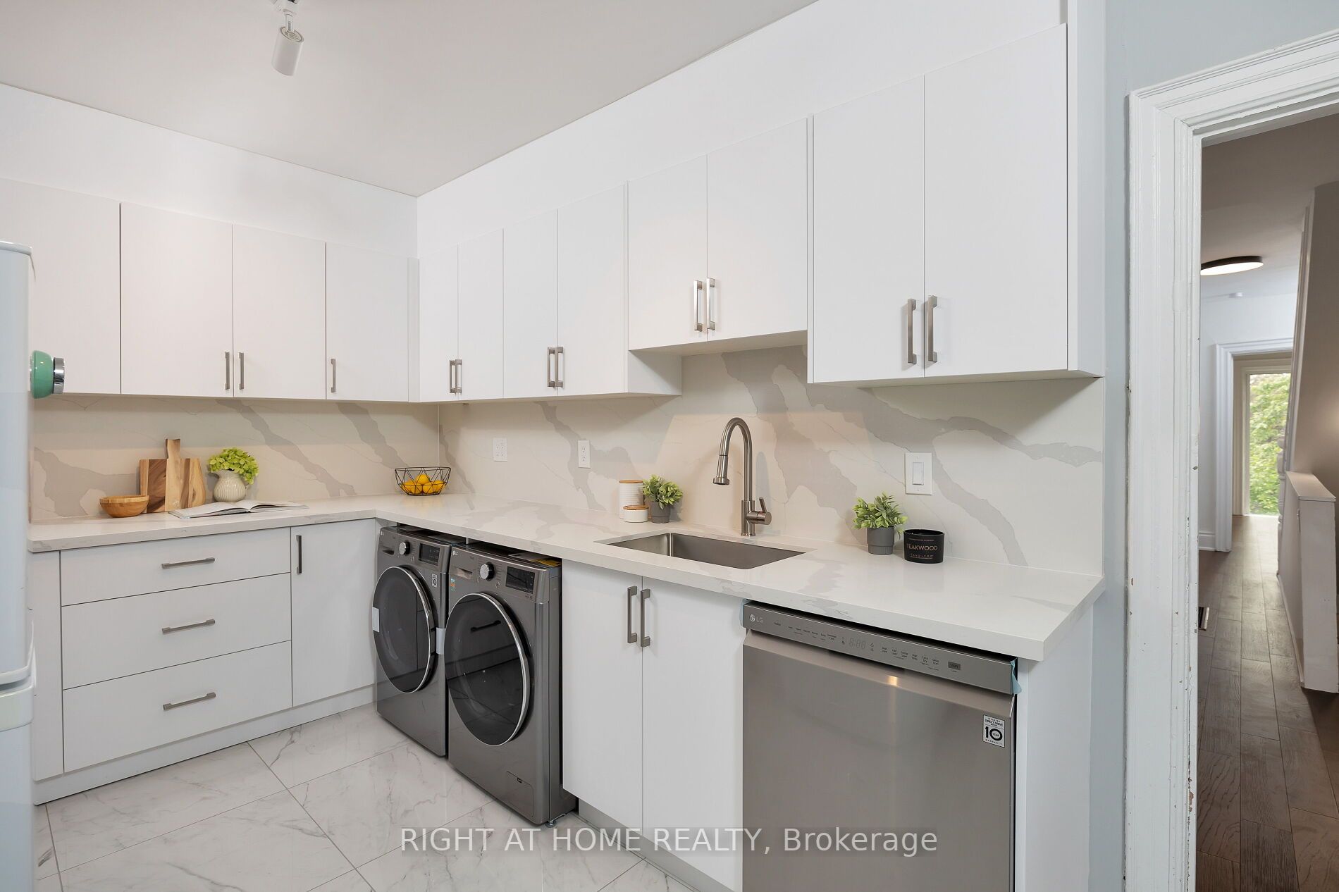 140 Riverdale Ave