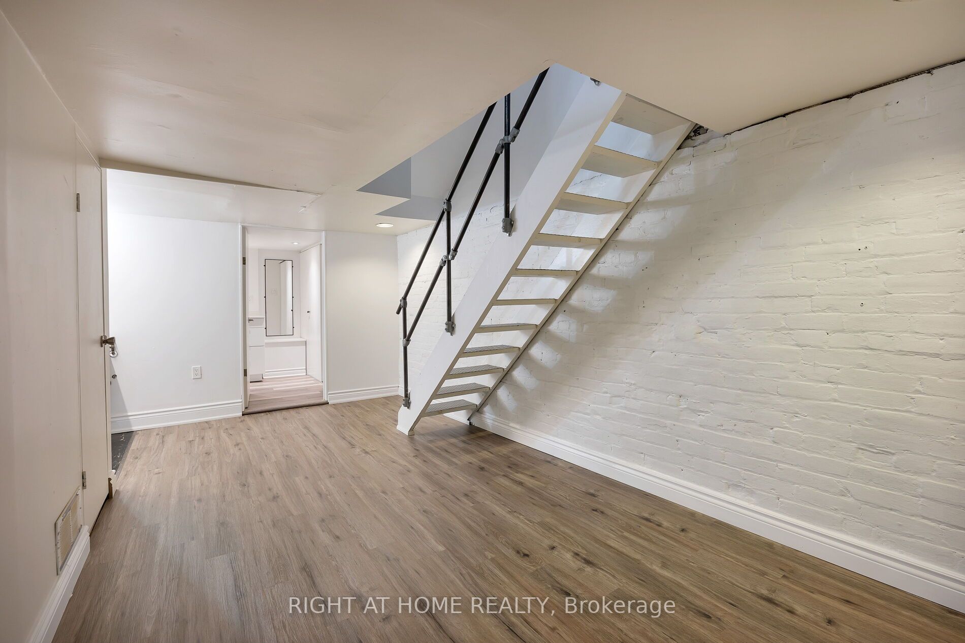 140 Riverdale Ave