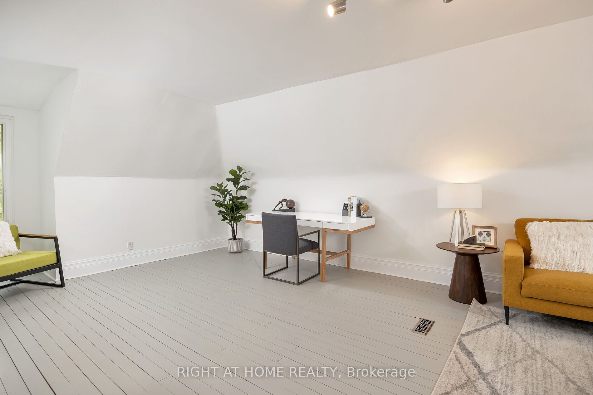 140 Riverdale Ave