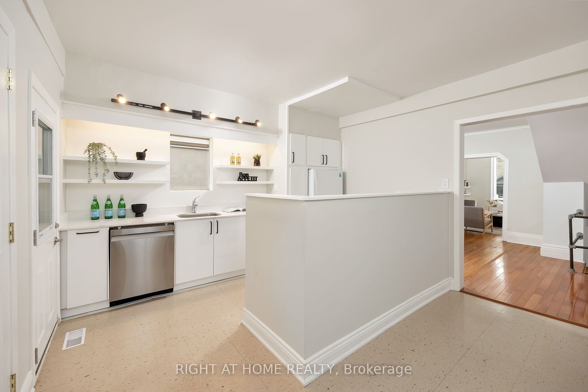 140 Riverdale Ave