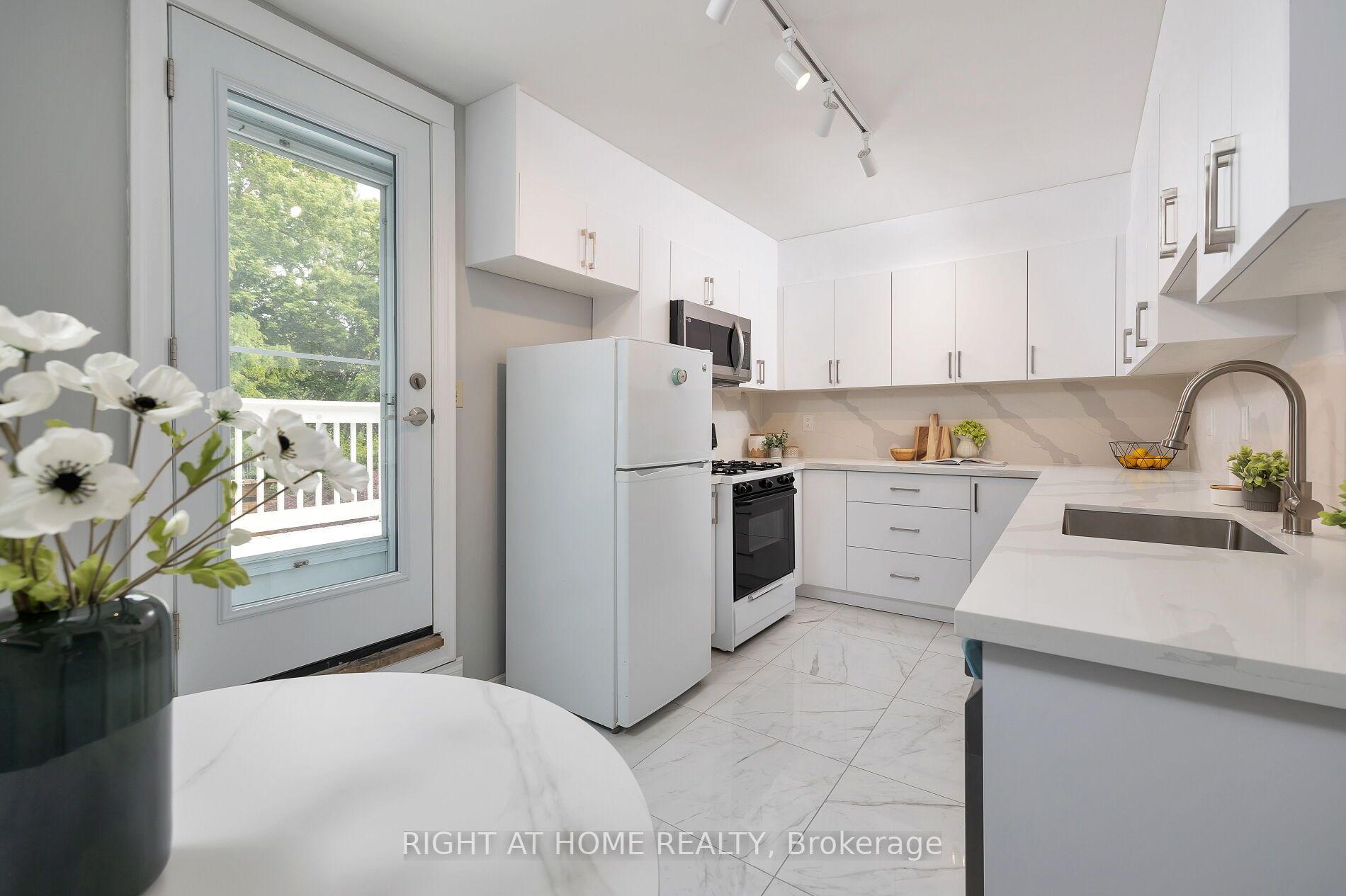 140 Riverdale Ave