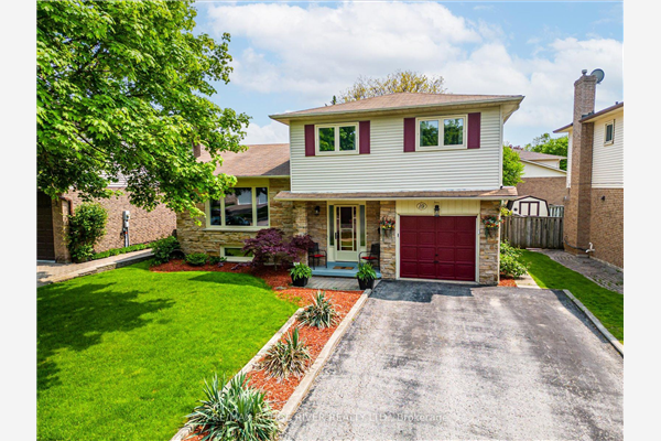 19 Evergreen Dr, Whitby