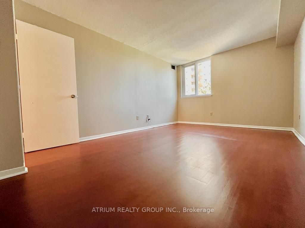 15 Sewells Road W, #401