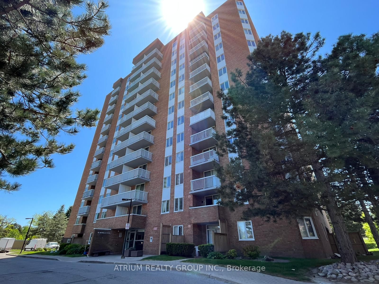 15 Sewells Road W, #401