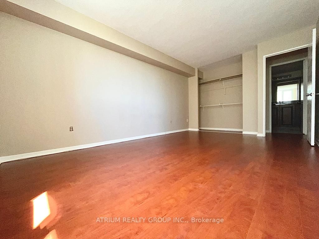 15 Sewells Road W, #401