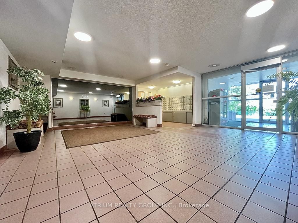 15 Sewells Road W, #401