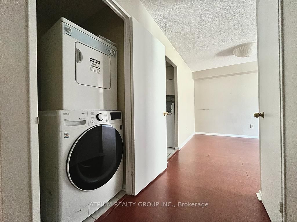 15 Sewells Road W, #401