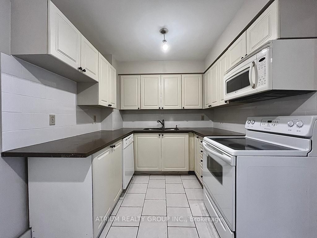 15 Sewells Road W, #401
