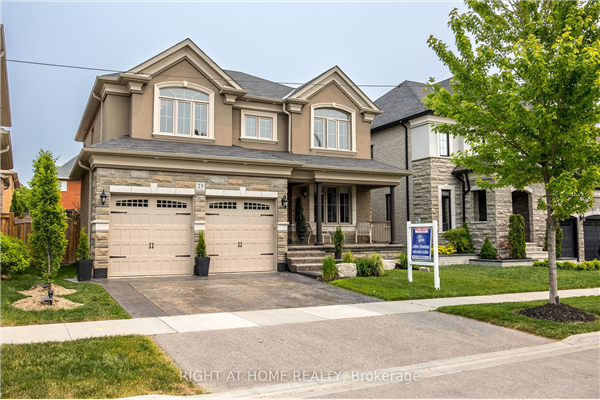 25 Charterhouse Dr N, Whitby