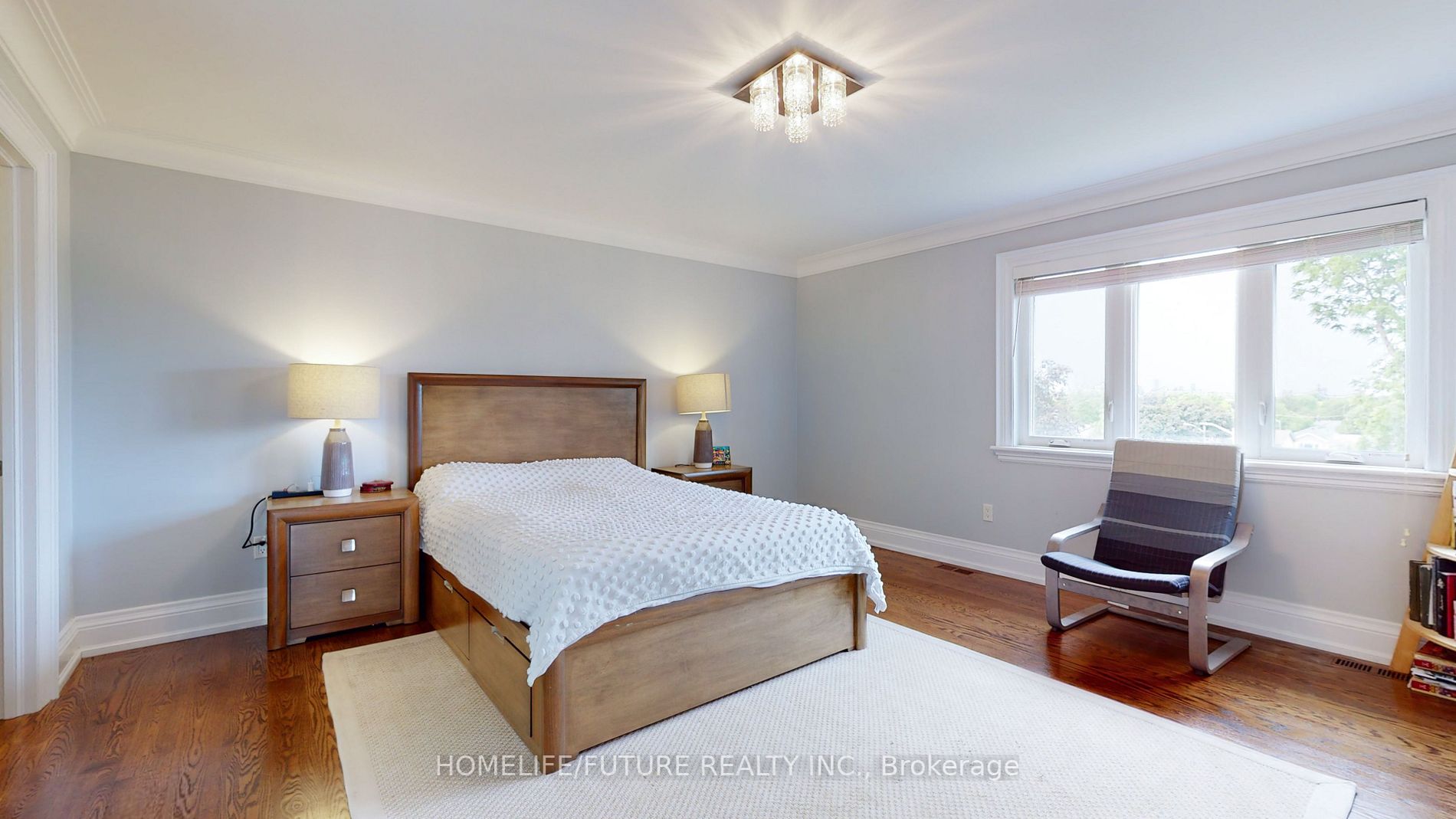 98 Squires Ave