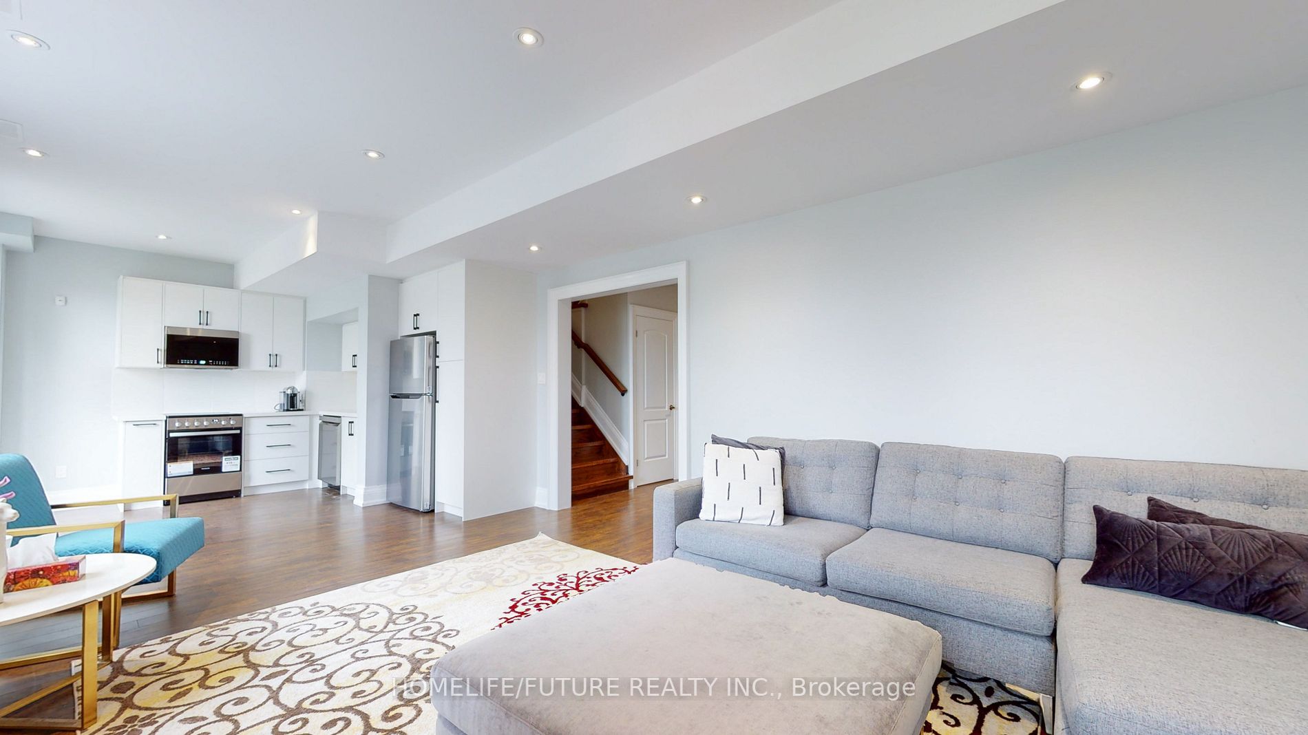 98 Squires Ave