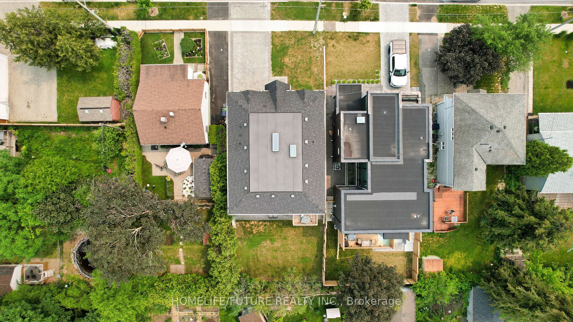 98 Squires Ave