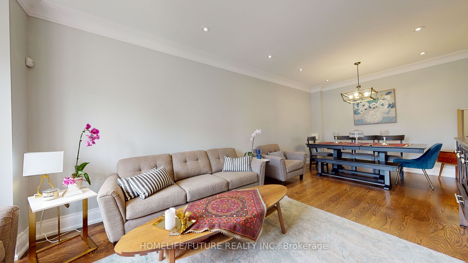 98 Squires Ave