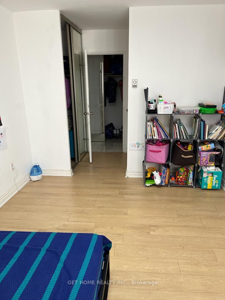 1 Massey Sq, #404