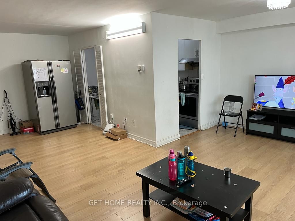 1 Massey Sq, #404