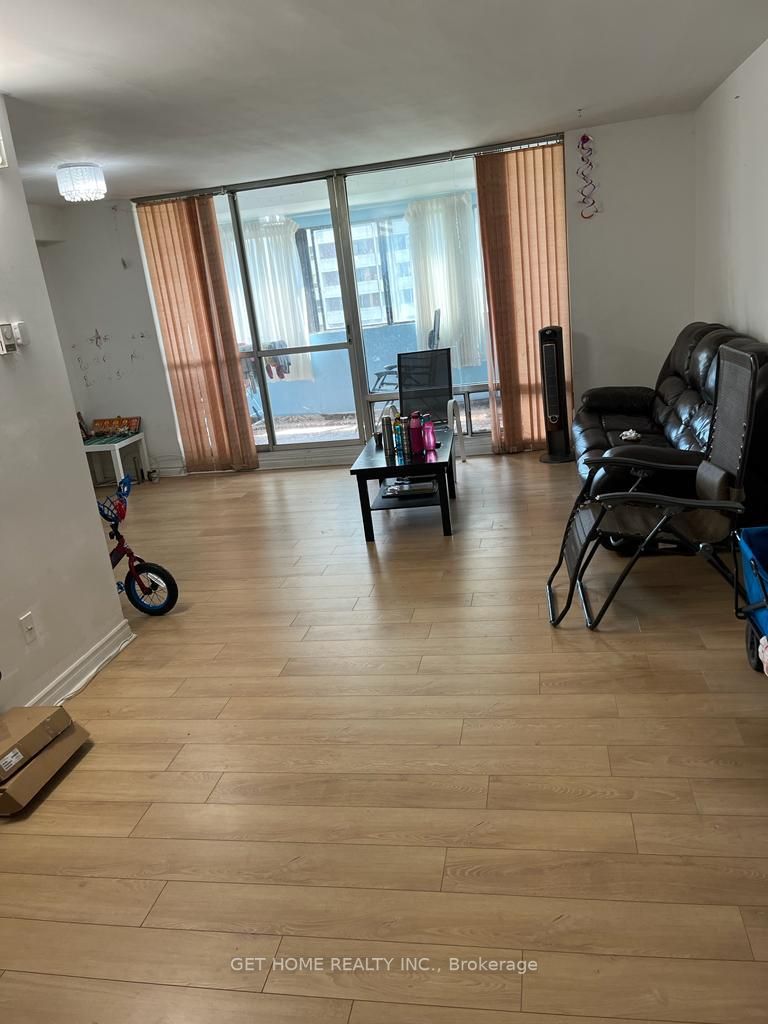1 Massey Sq, #404