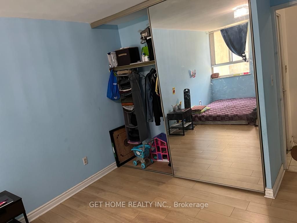 1 Massey Sq, #404