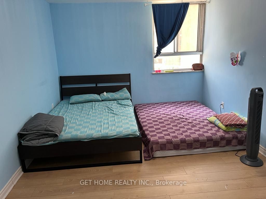 1 Massey Sq, #404