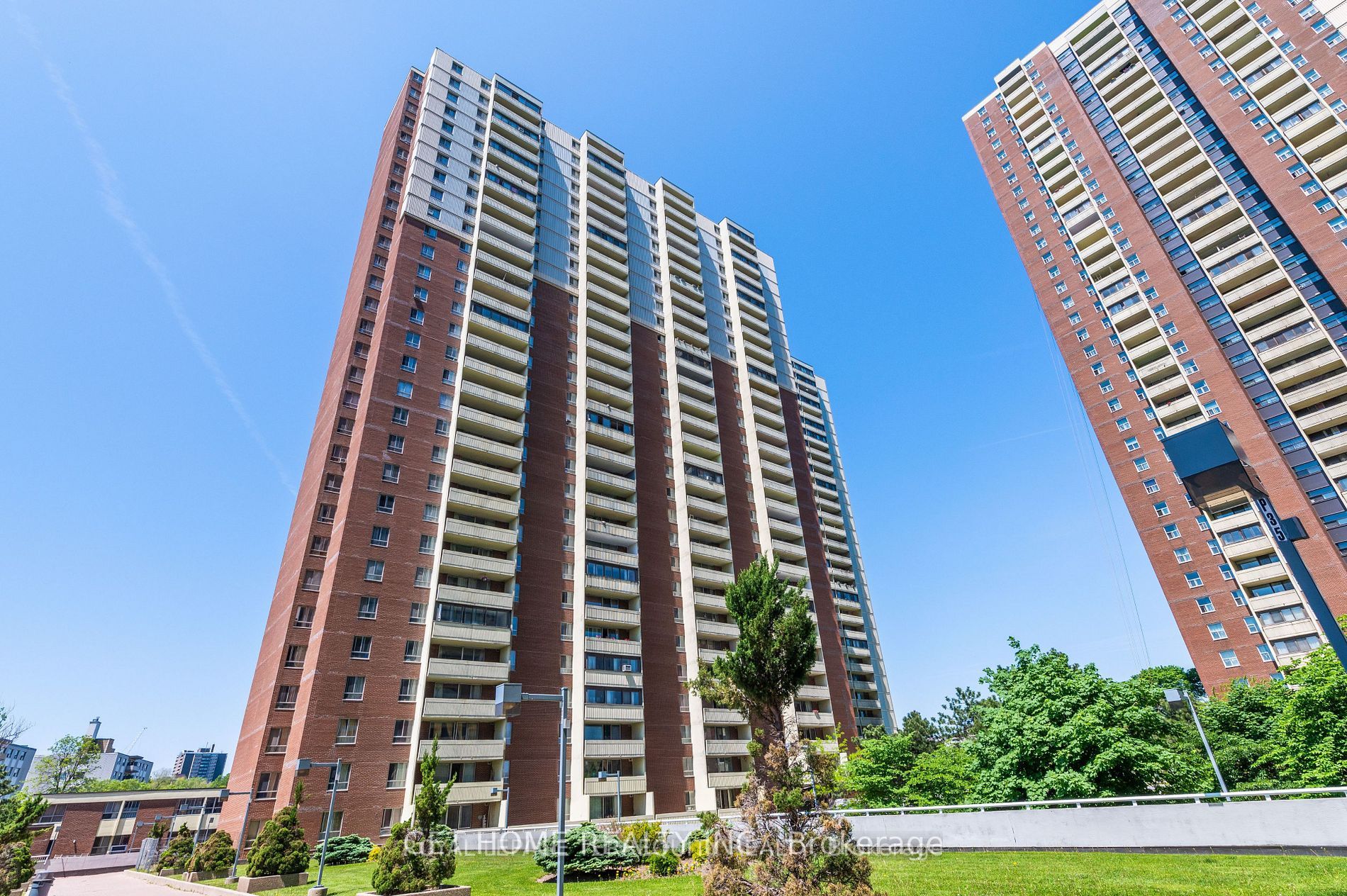 1 Massey Sq, #404