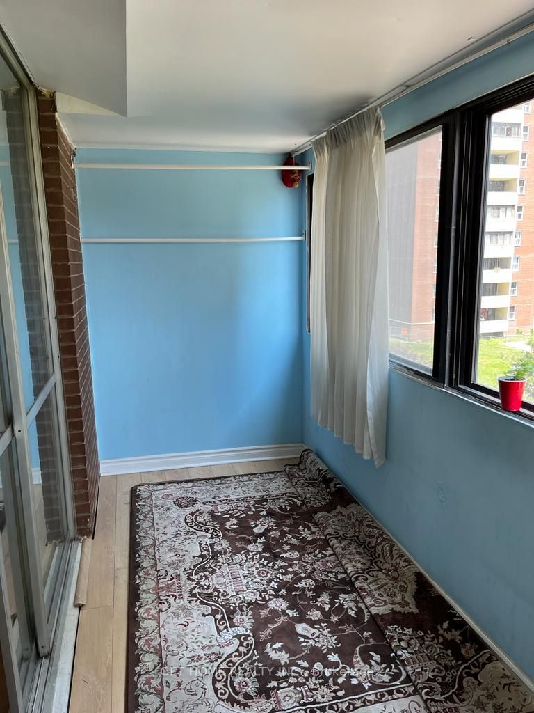 1 Massey Sq, #404