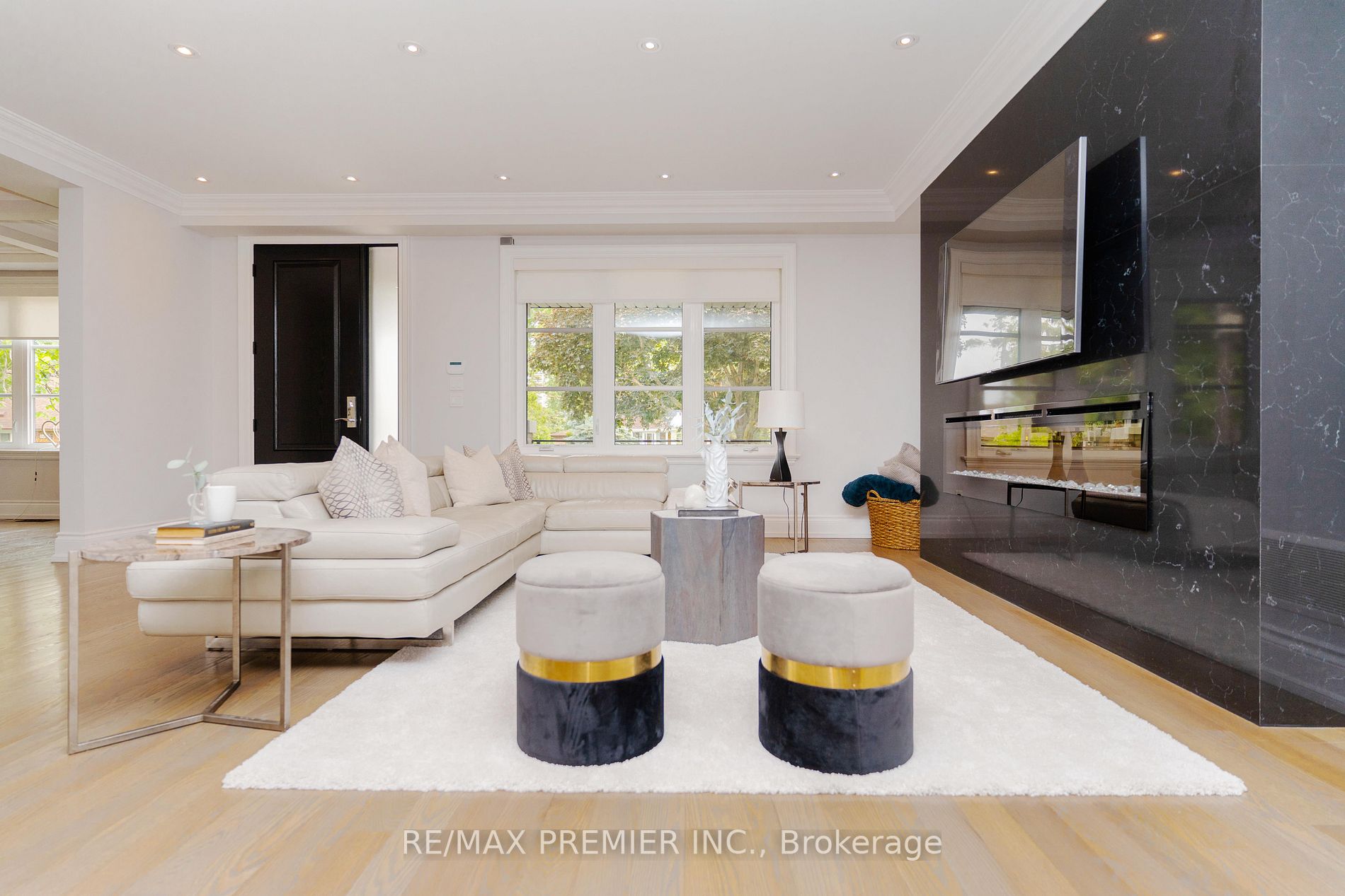 85 Adanac Dr