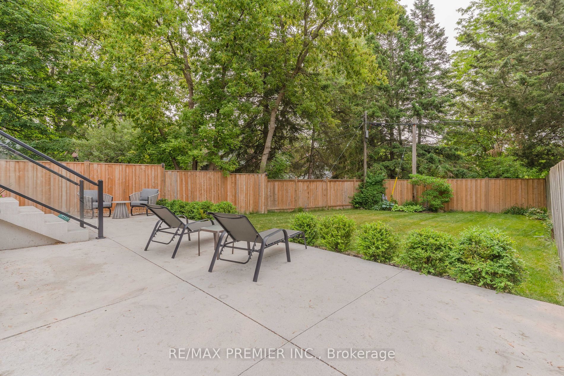 85 Adanac Dr