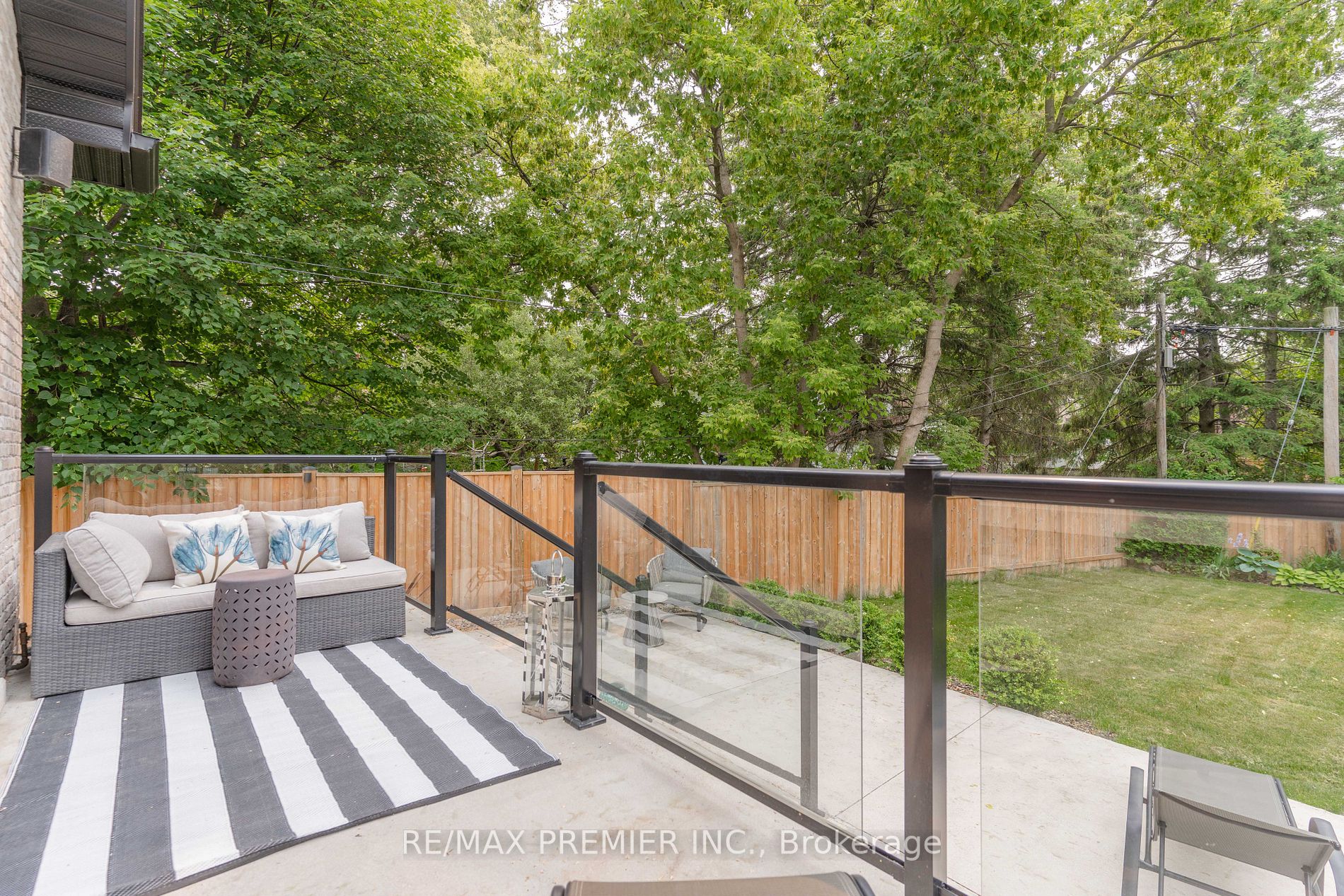 85 Adanac Dr