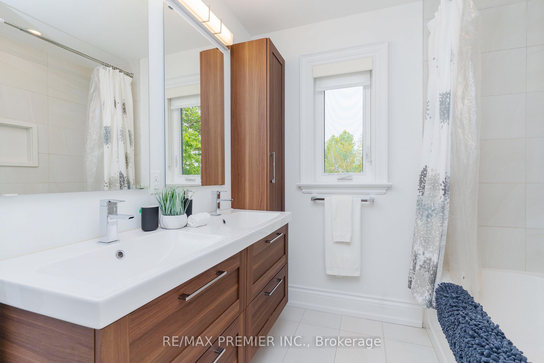 85 Adanac Dr