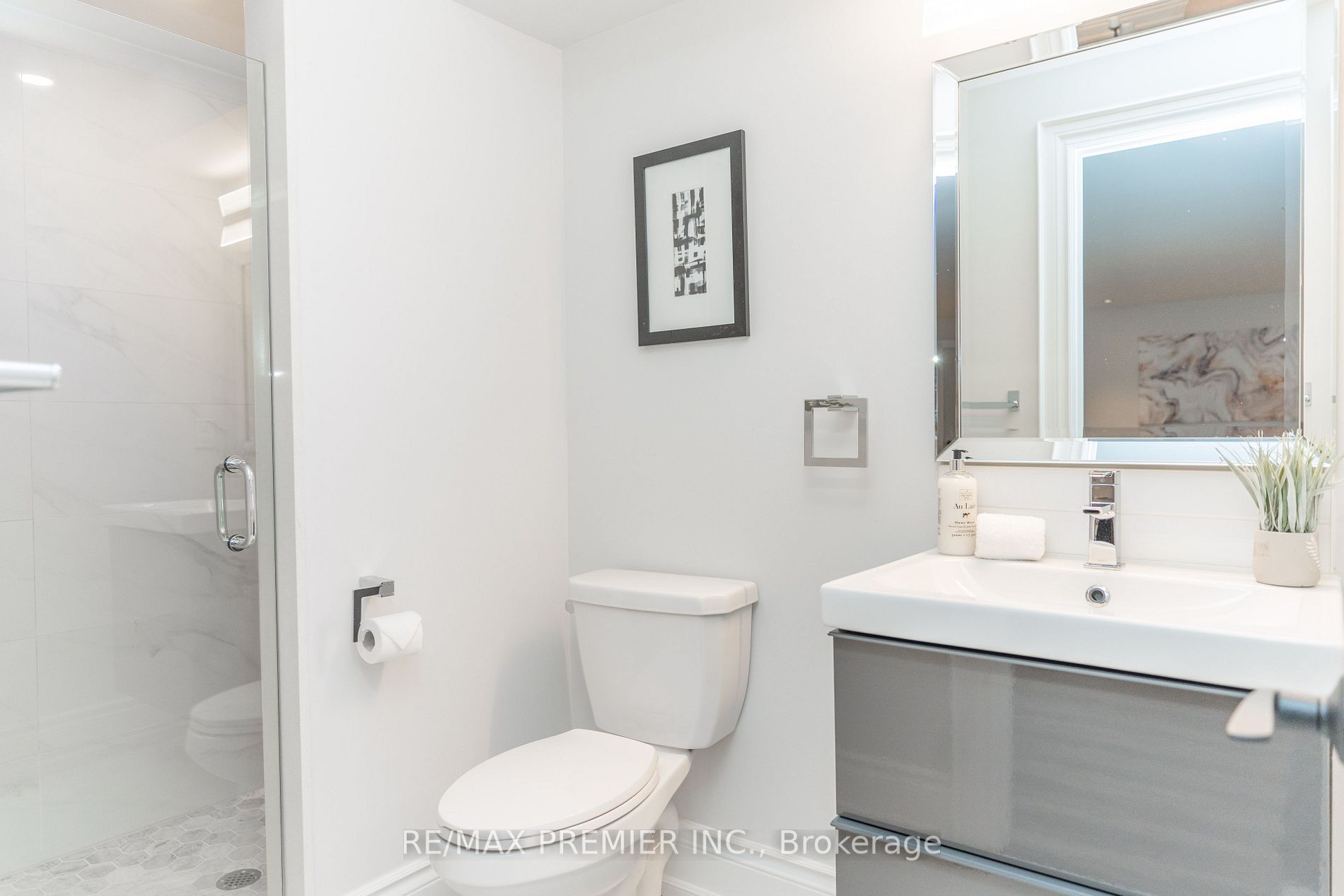 85 Adanac Dr