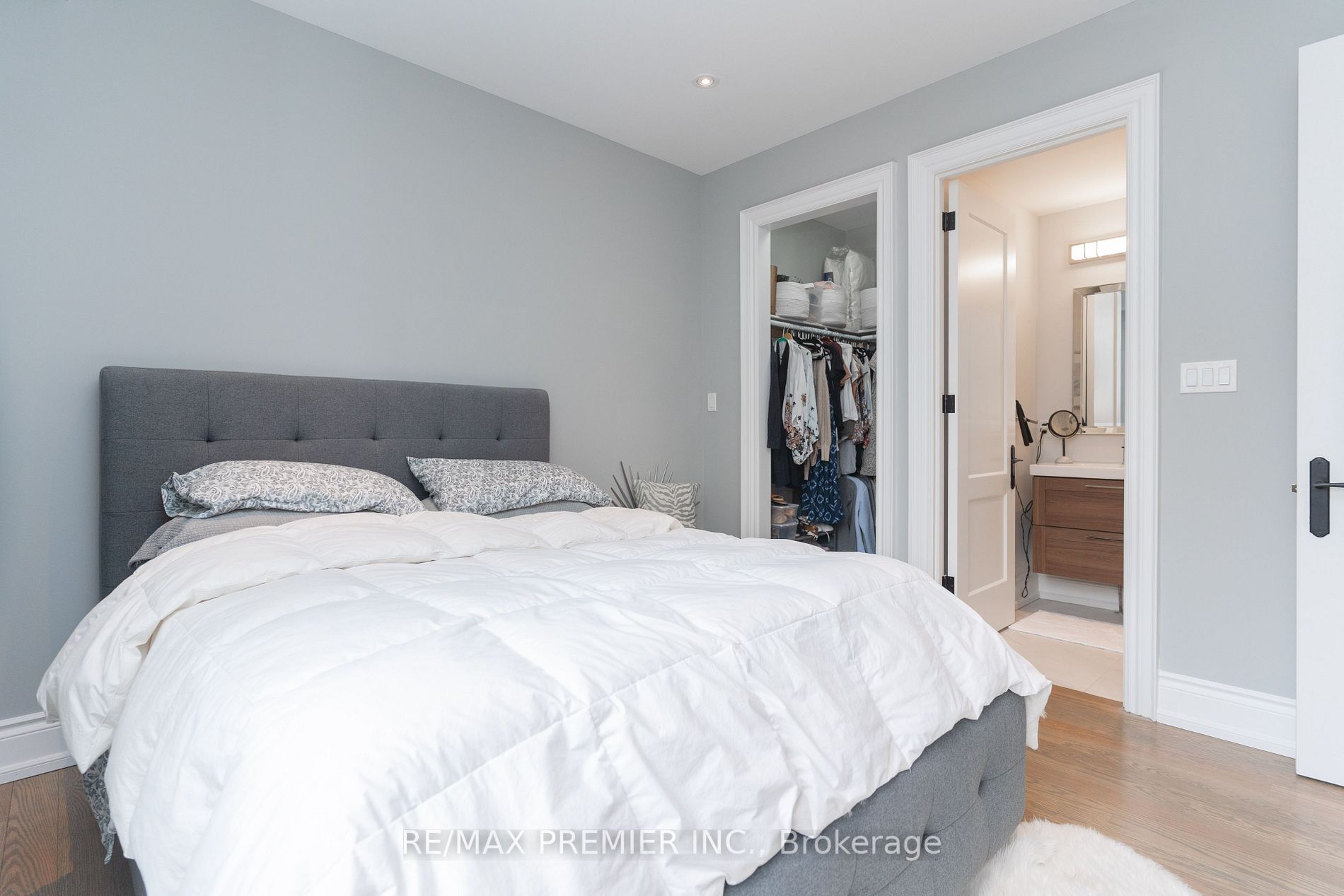 85 Adanac Dr