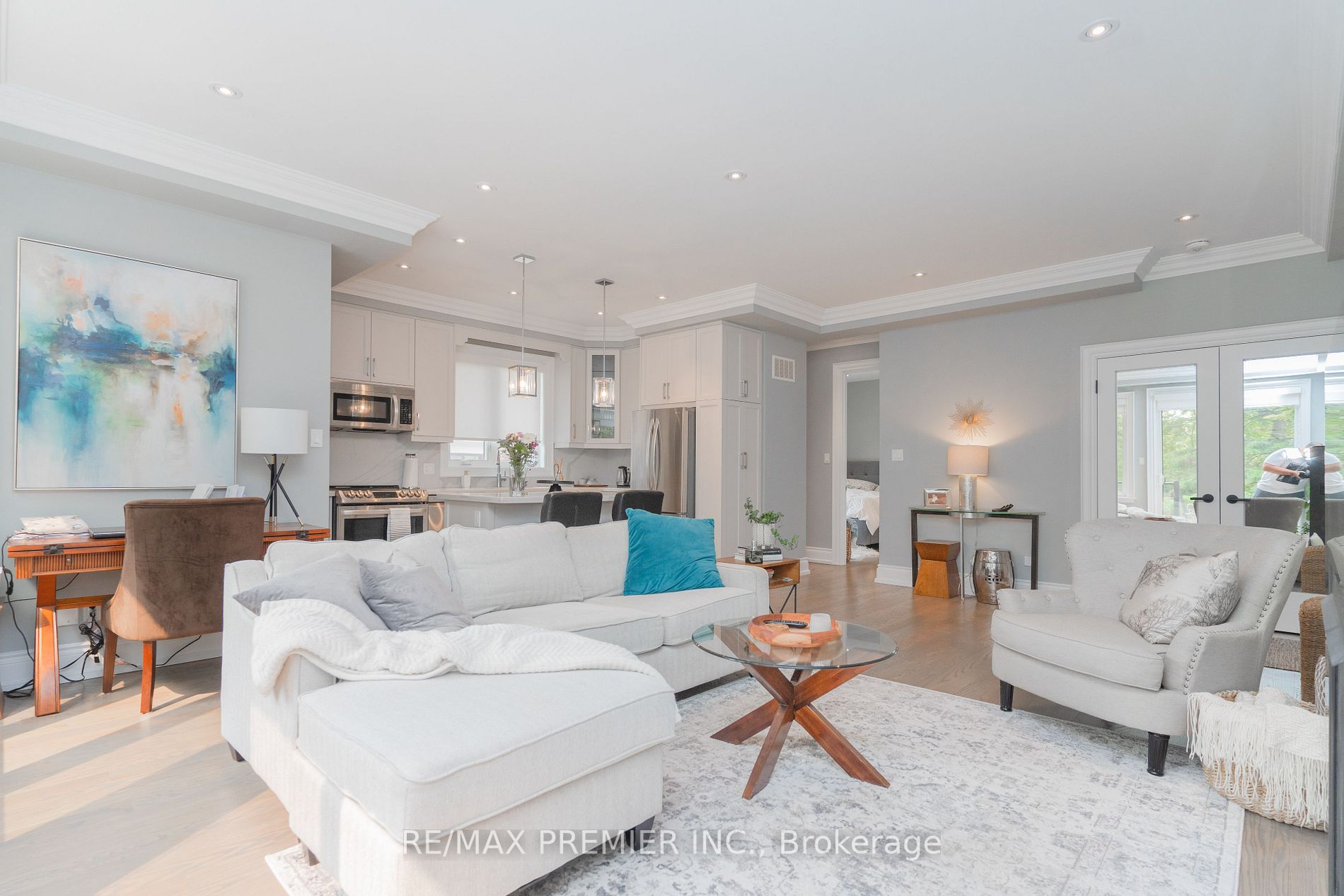 85 Adanac Dr