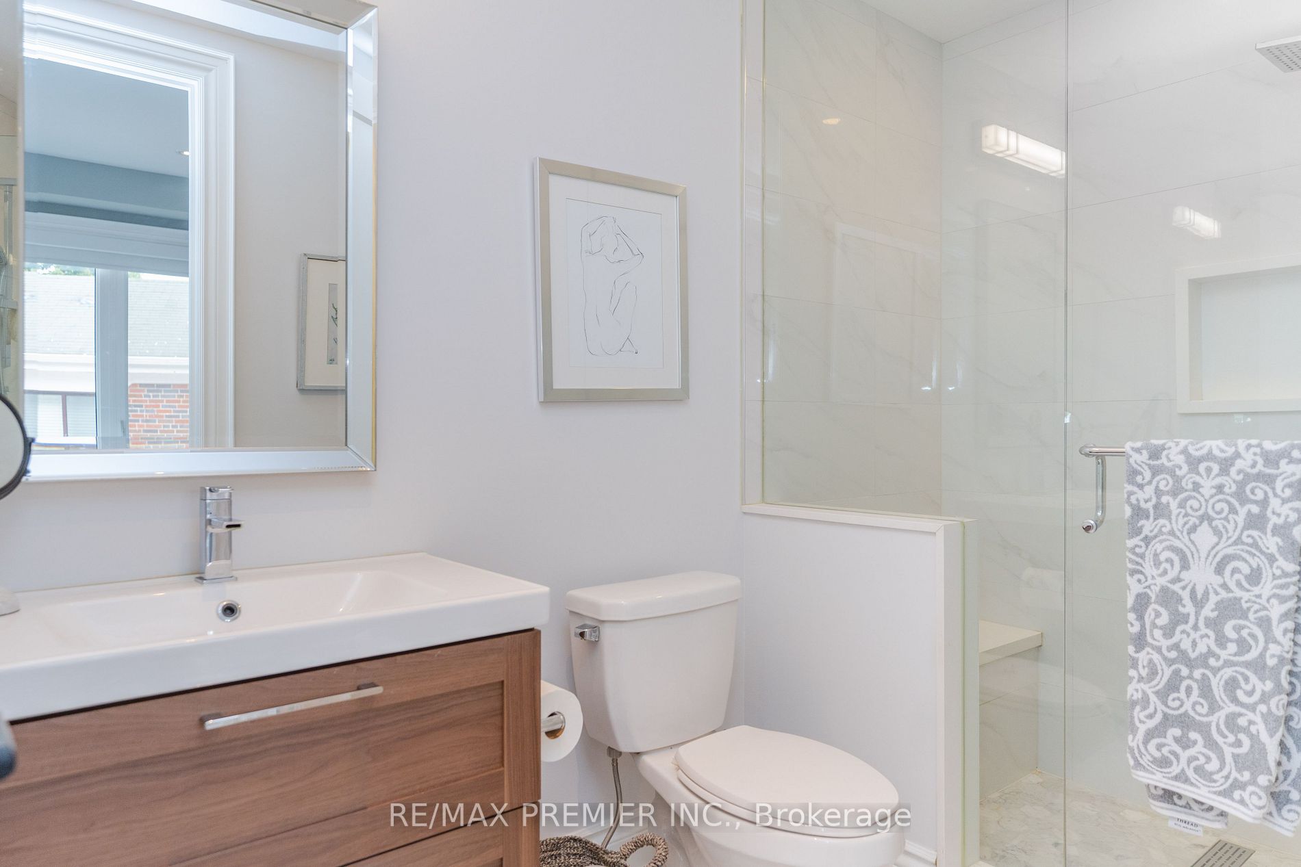 85 Adanac Dr
