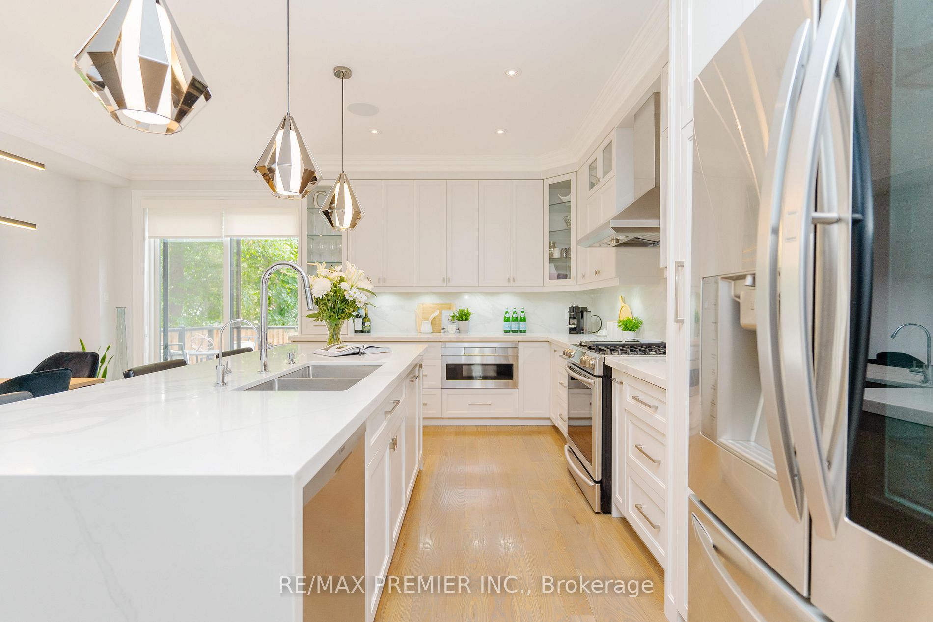 85 Adanac Dr