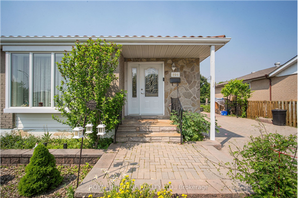 894 Naroch Blvd, Pickering