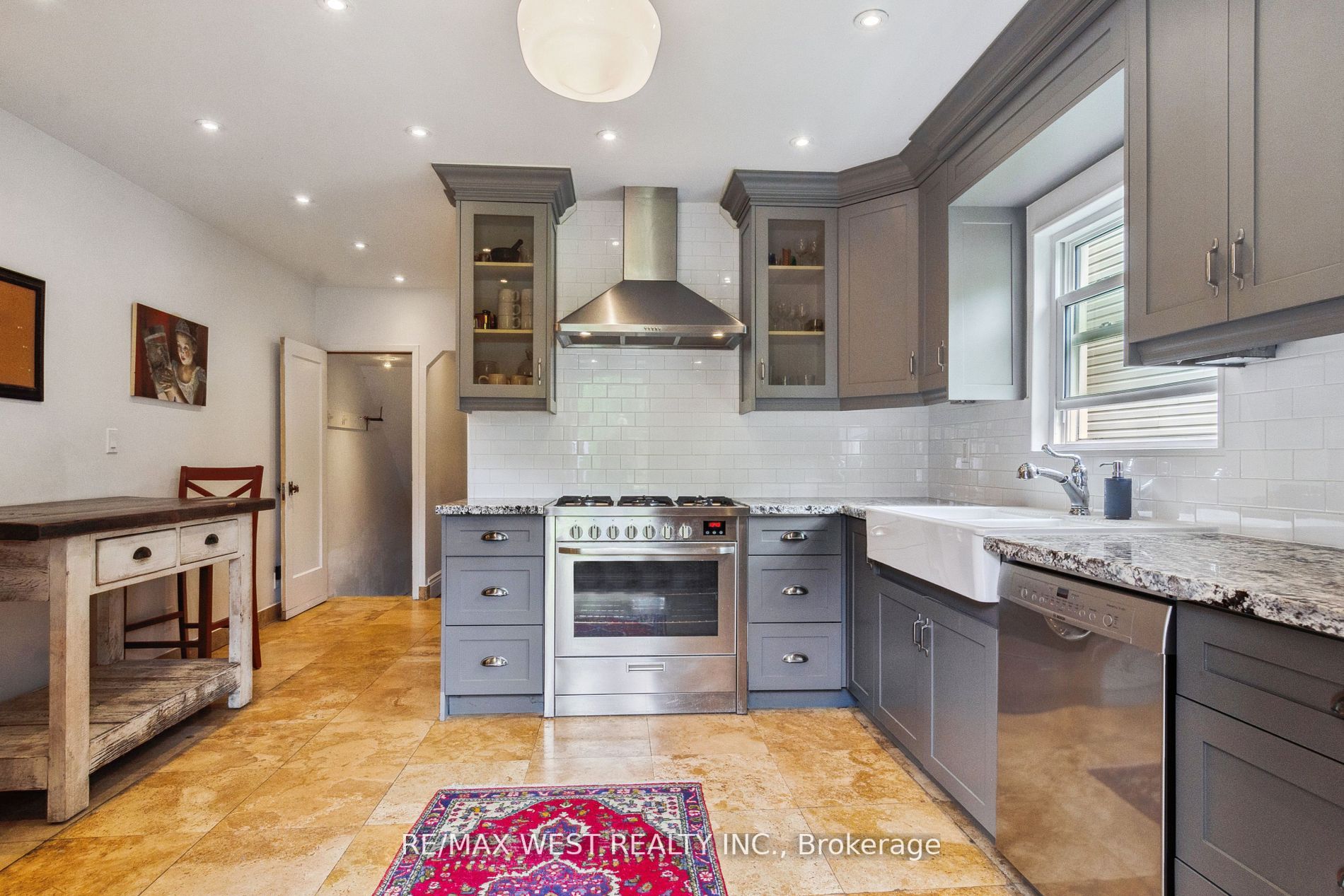 68 Hastings Ave