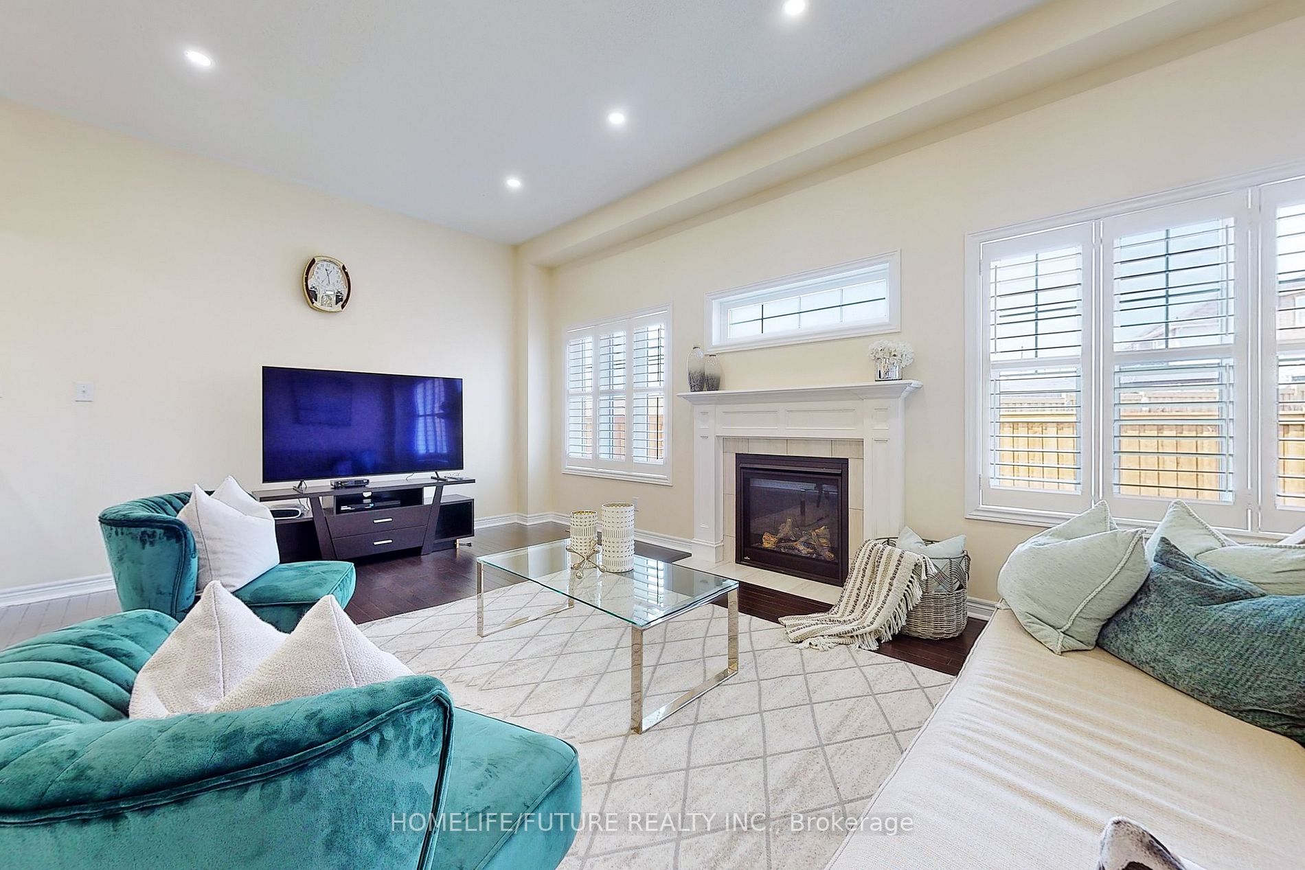 688 Audley Rd S