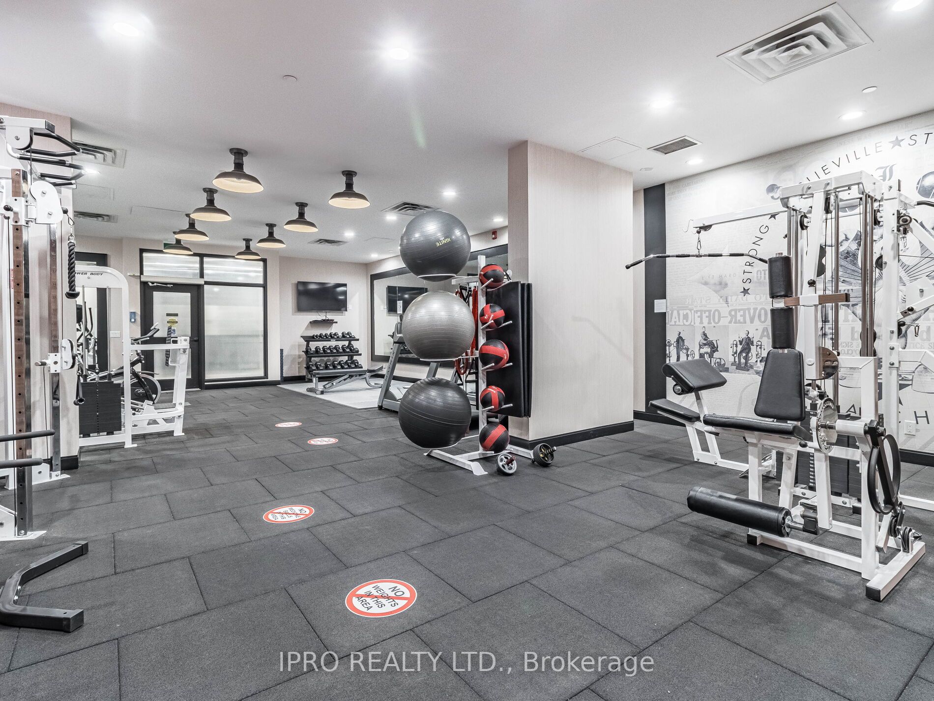 899 Queen St E, #207