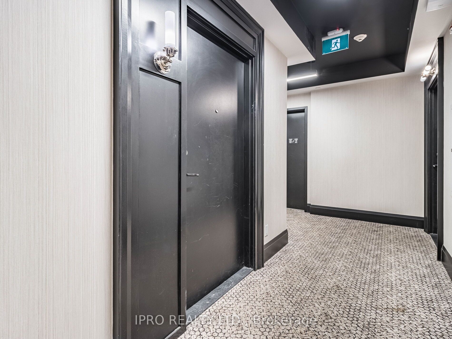 899 Queen St E, #207