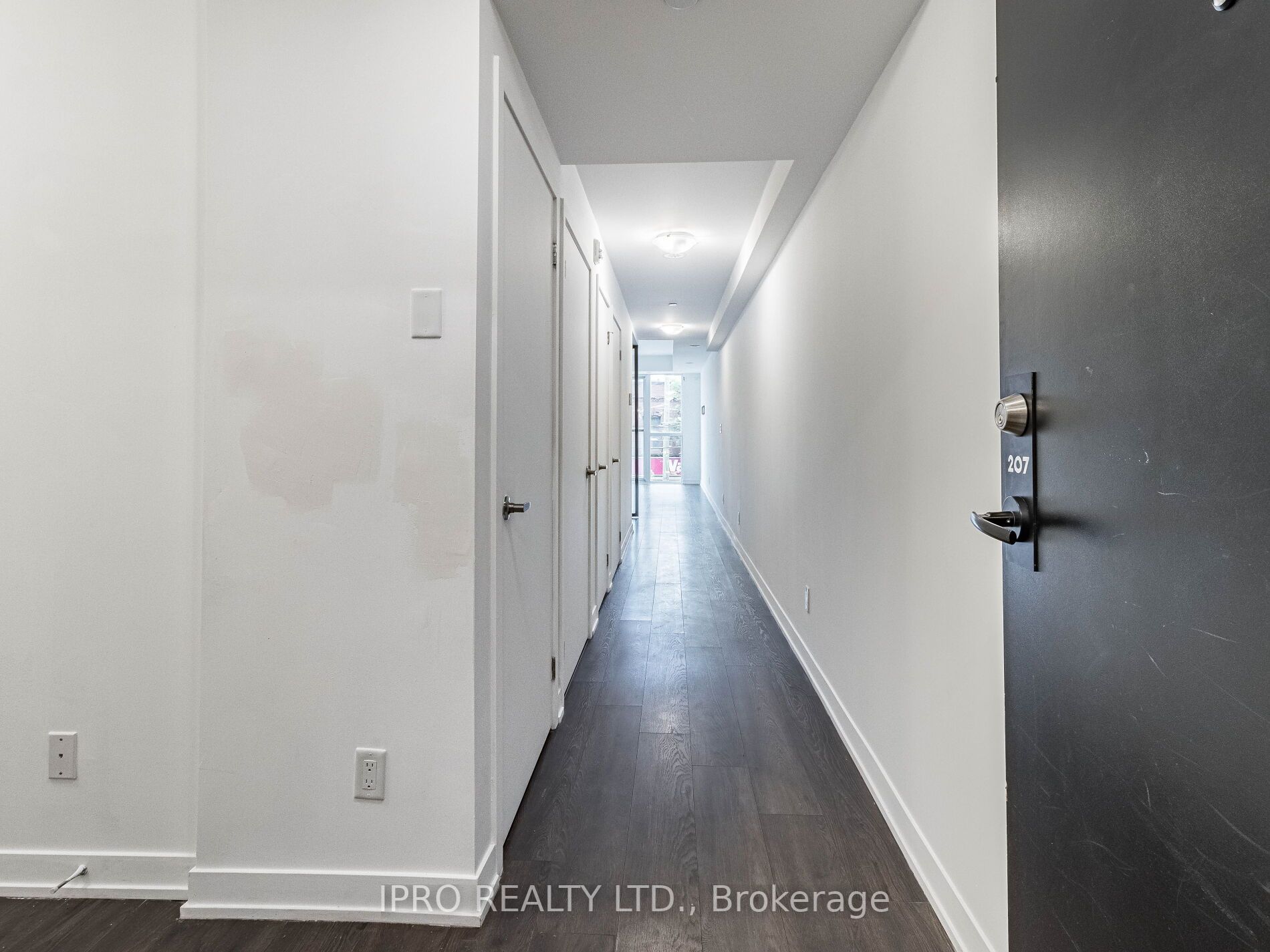 899 Queen St E, #207