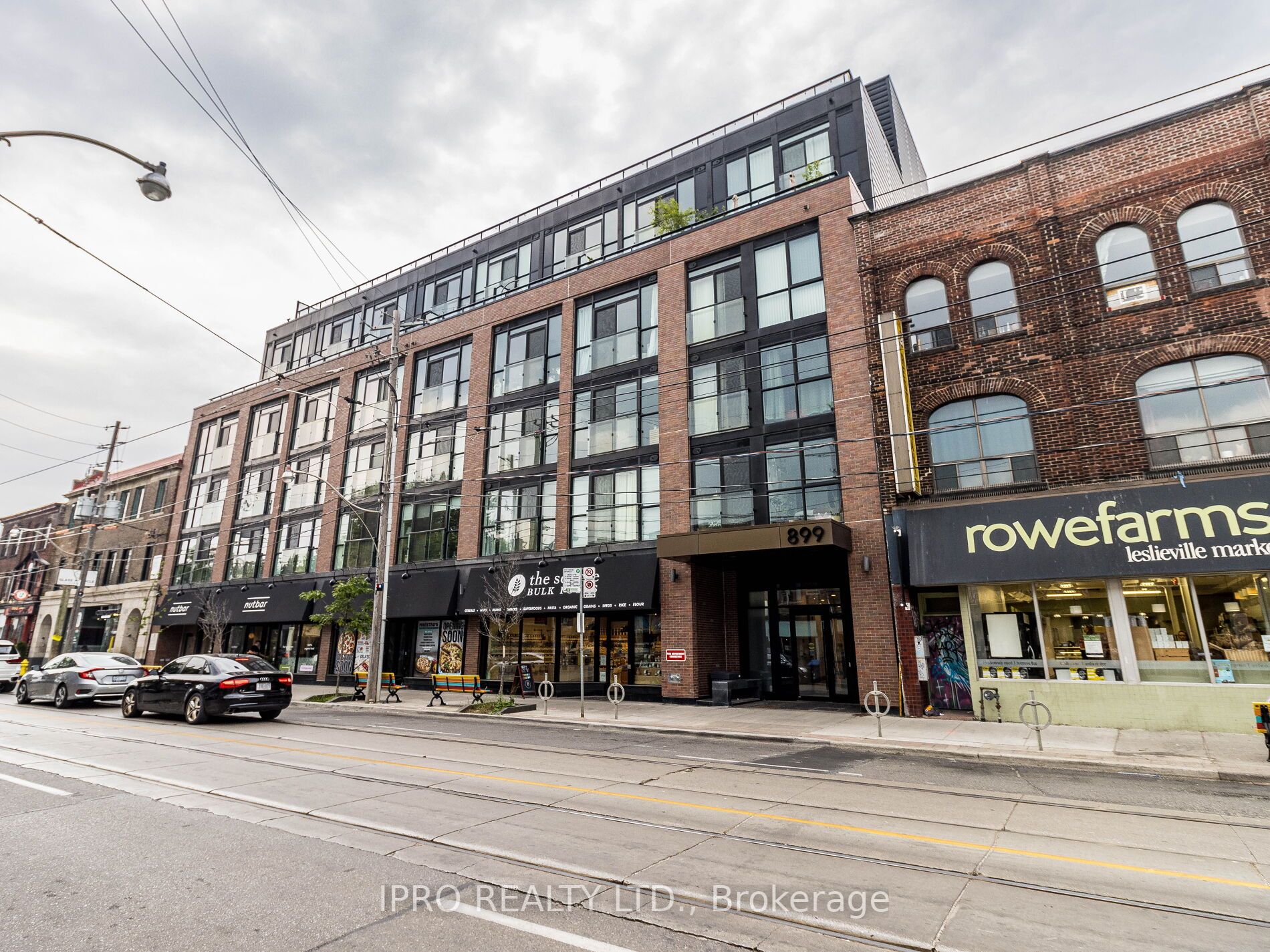899 Queen St E, #207