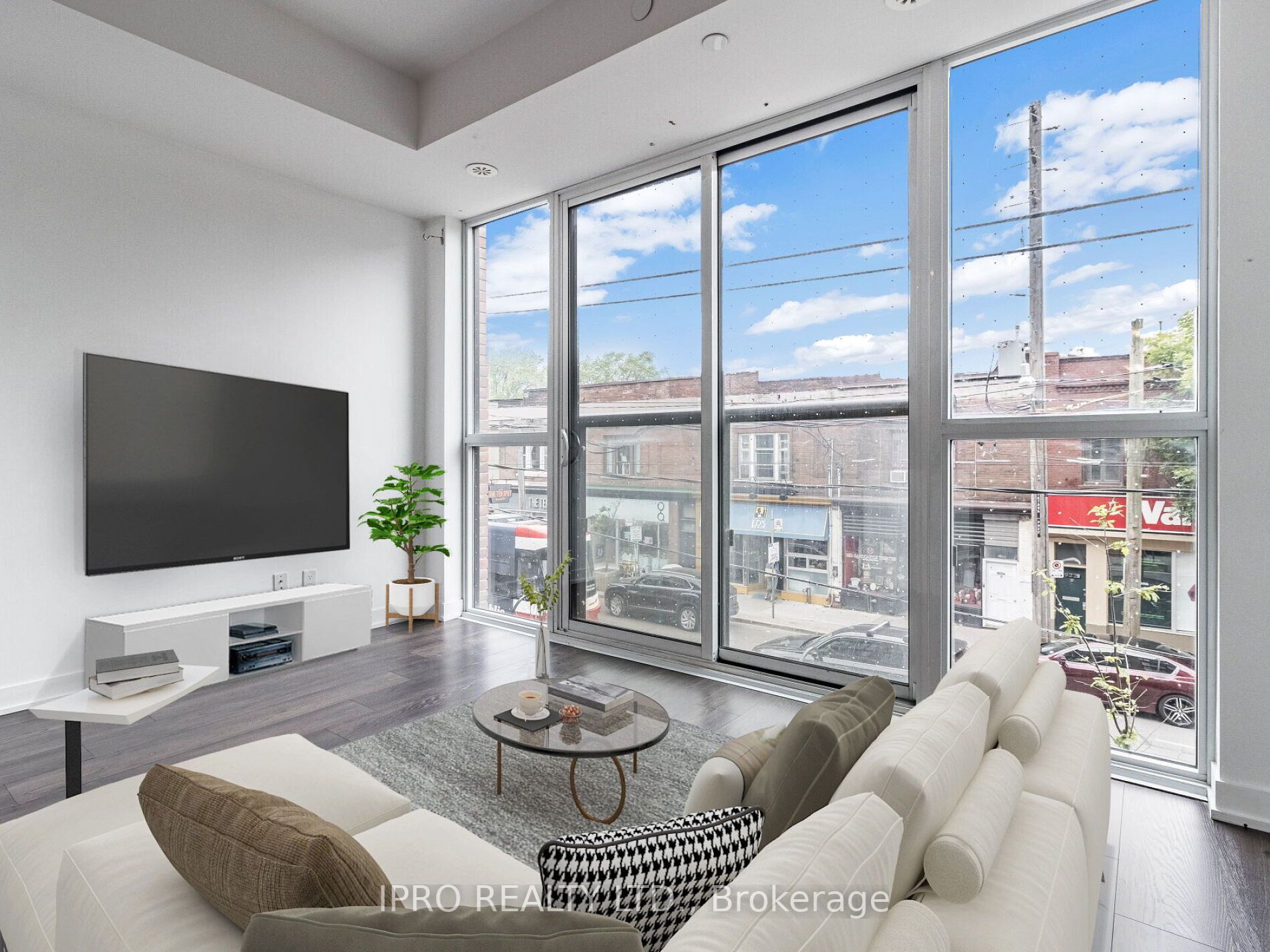 899 Queen St E, #207