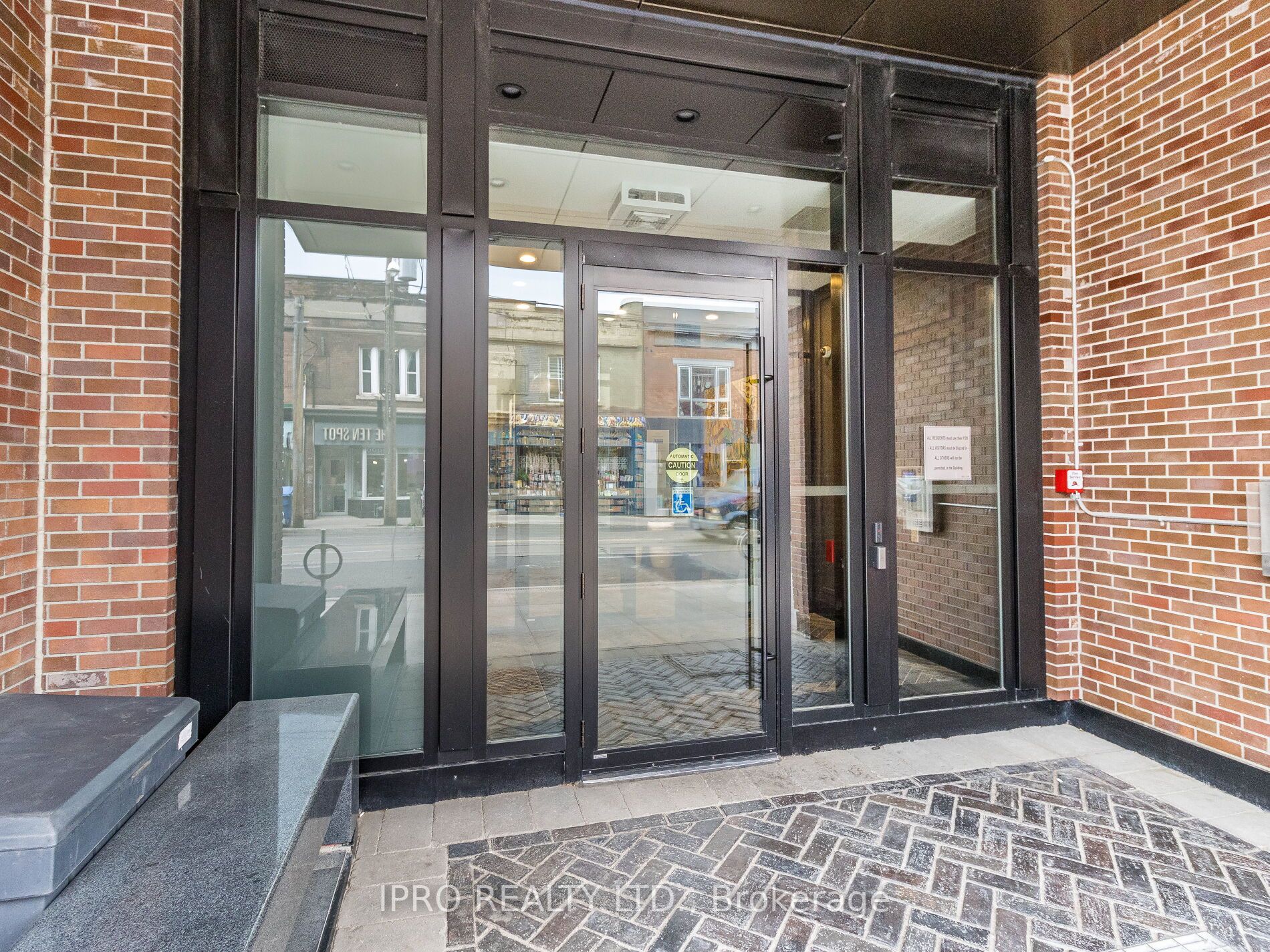 899 Queen St E, #207