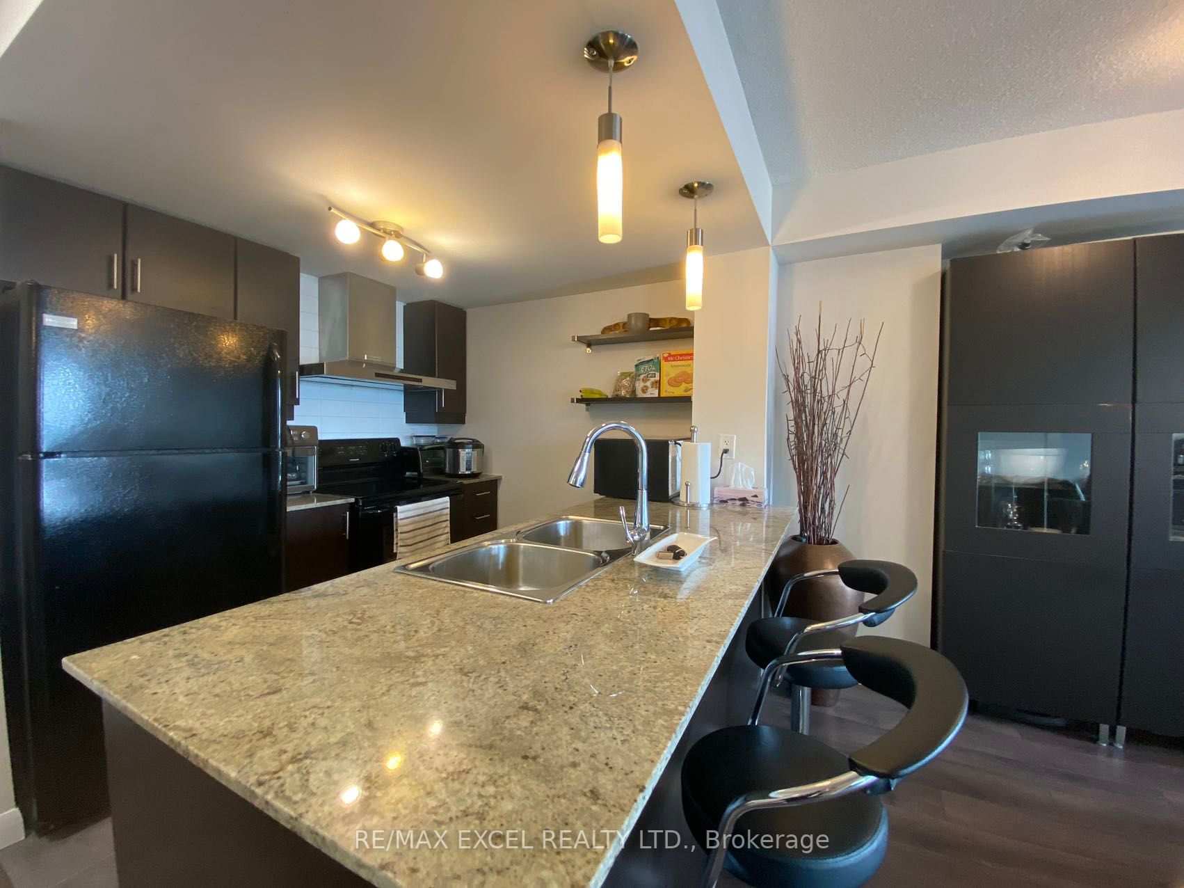 190 Borough Dr, #809