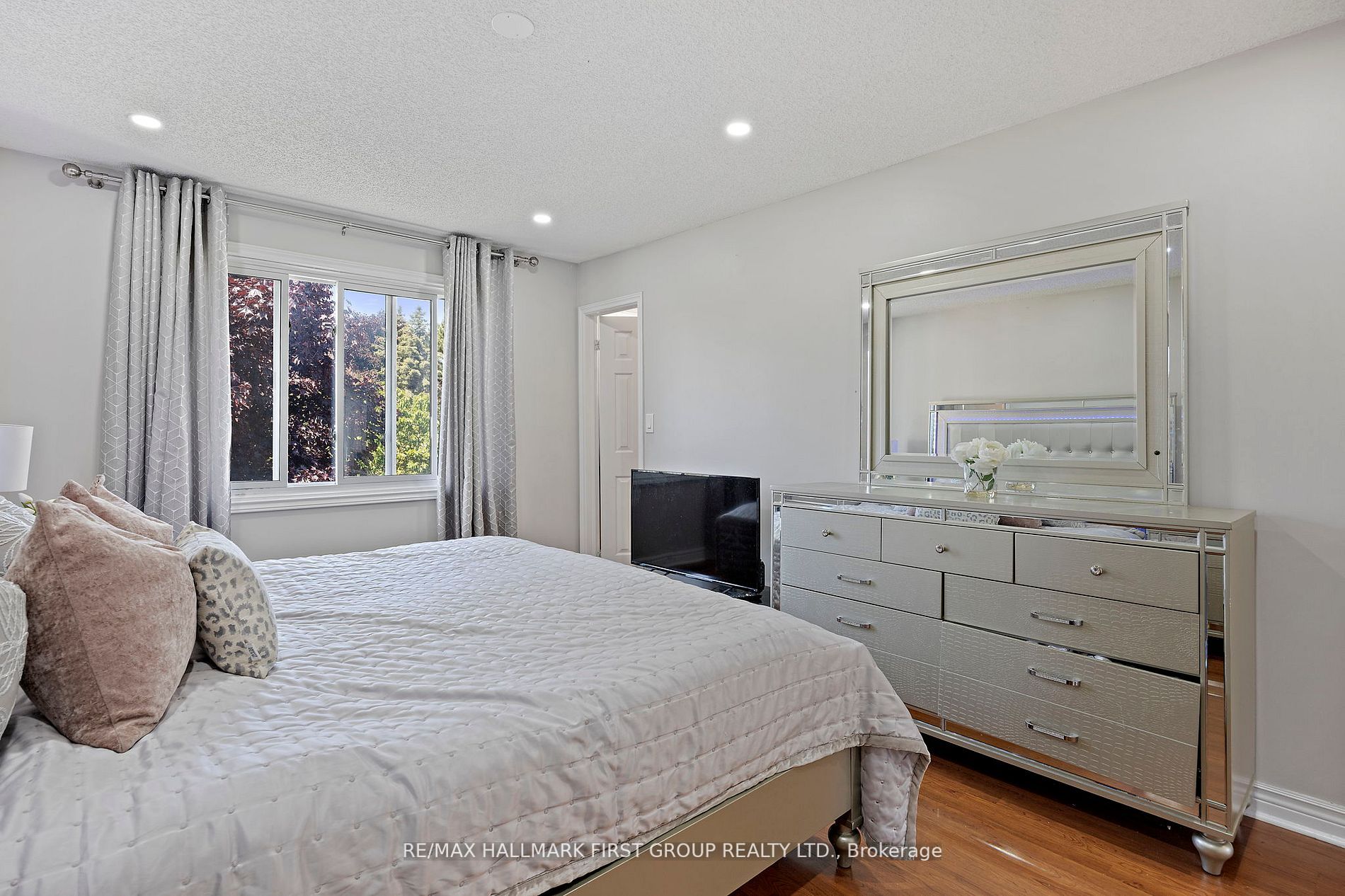 4 Orchard Park Dr