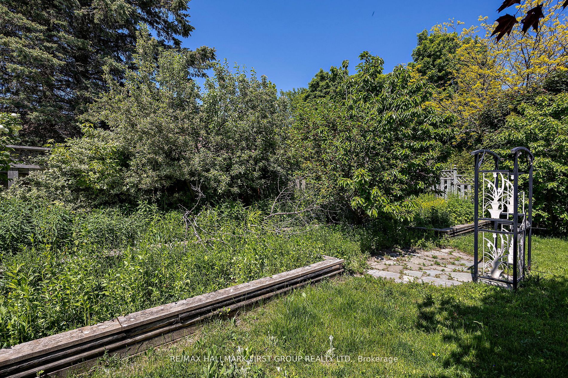 4 Orchard Park Dr