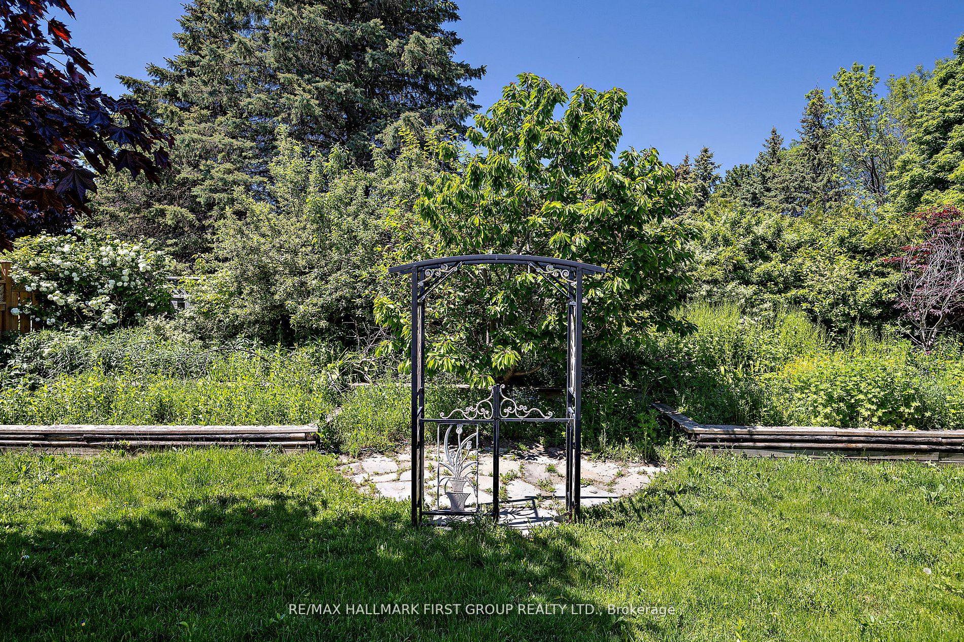 4 Orchard Park Dr