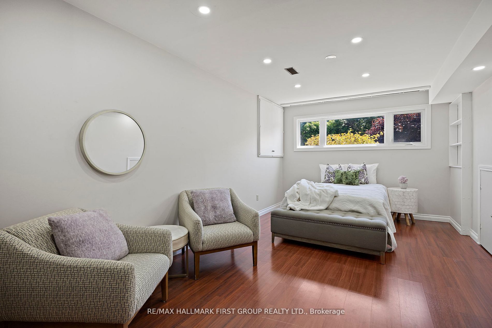 4 Orchard Park Dr