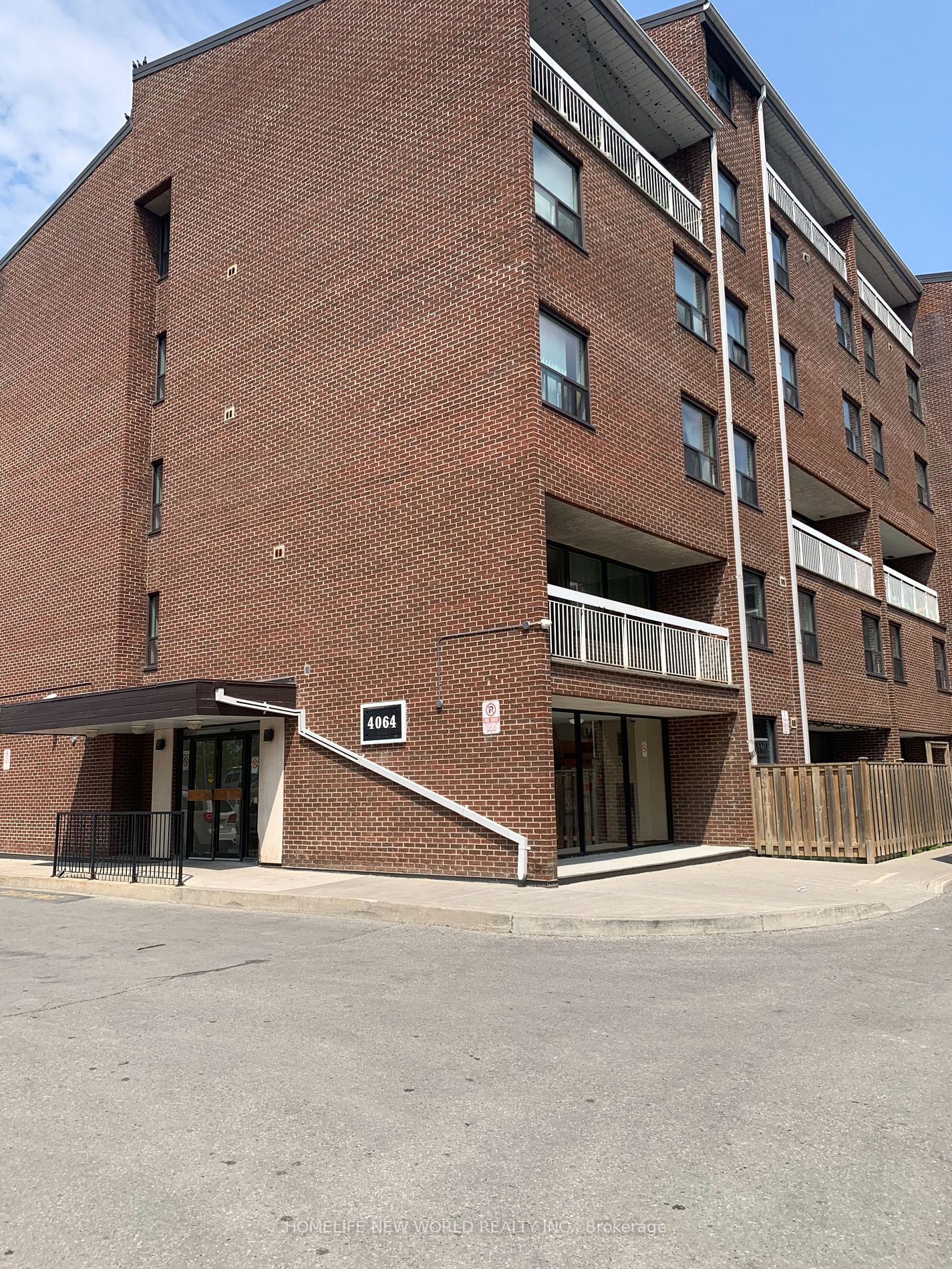 4064 Lawrence Ave E, #207