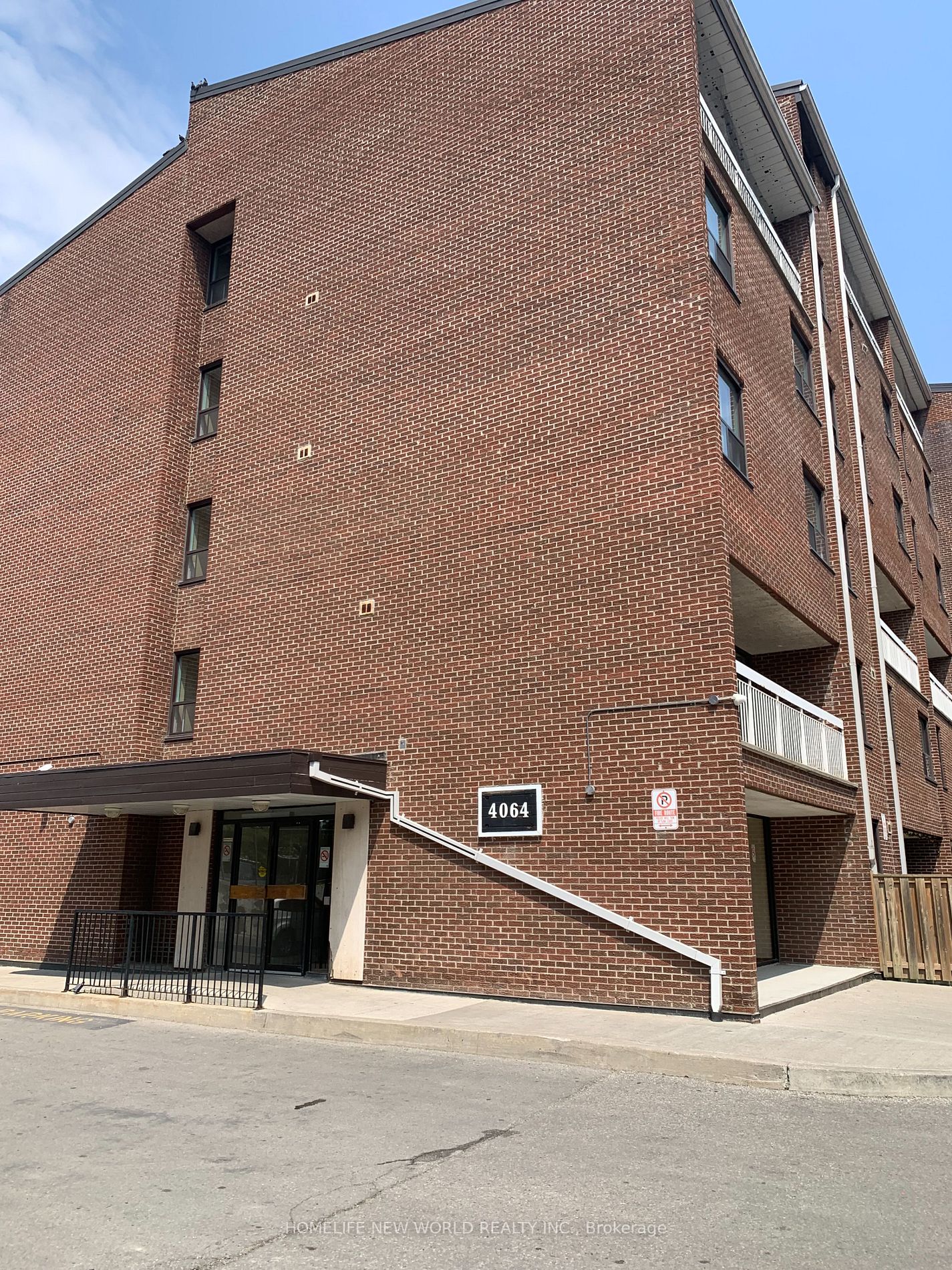 4064 Lawrence Ave E, #207